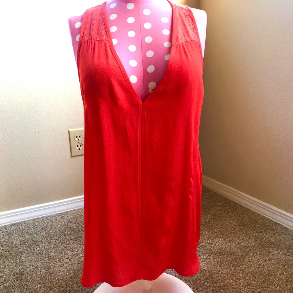 Elodie sleeveless top NWT SZ lg